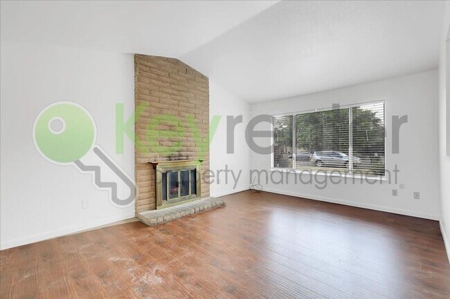 Building Photo - 10 Dempster Ct