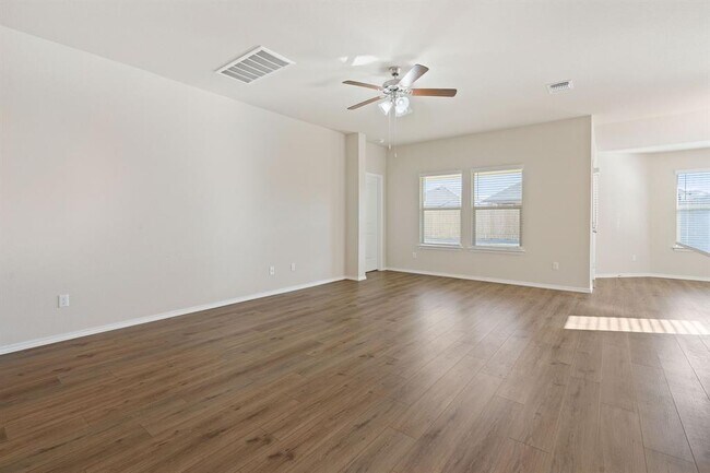 Building Photo - 112 Onna St