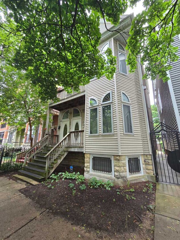 Primary Photo - 923 W Fletcher St