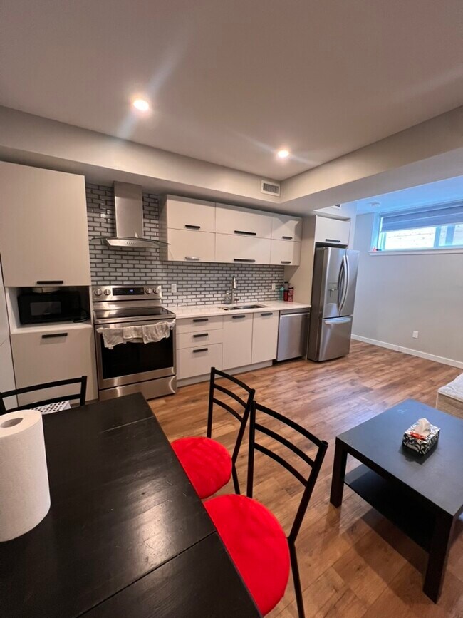 Building Photo - 1375 Maxime St