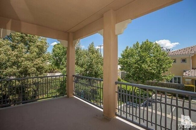 Foto del edificio - 2 Bedroom, 2 Bath Penthouse on second stor...