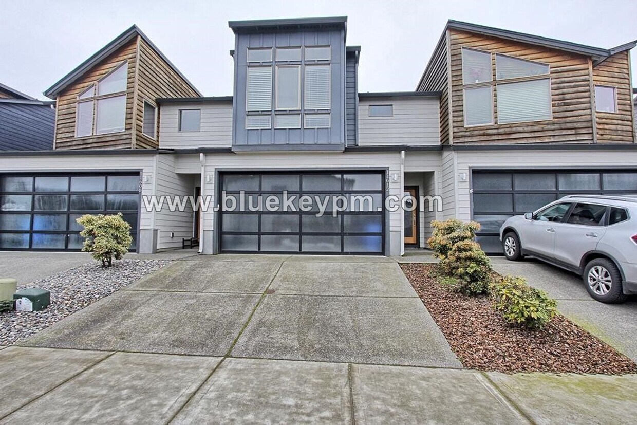Foto principal - 3 Bed, 2.5 Bath Townhome in Orchards by Pr...