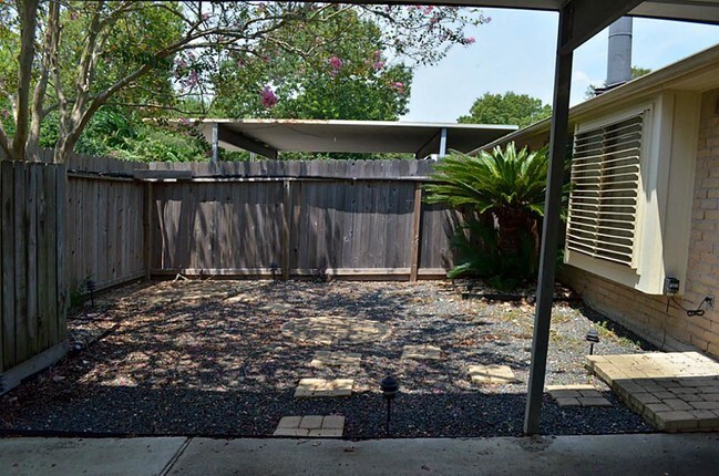 Building Photo - 4010 Laura Leigh Dr