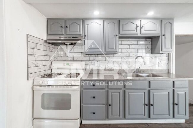 Foto del edificio - 11900 Firestone Blvd