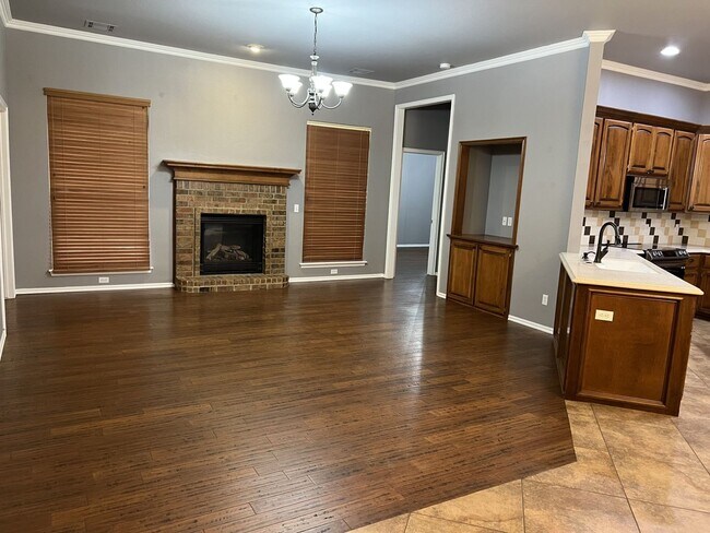 Building Photo - (3) Bed/(2) Bath + Study and Safe Room in ...