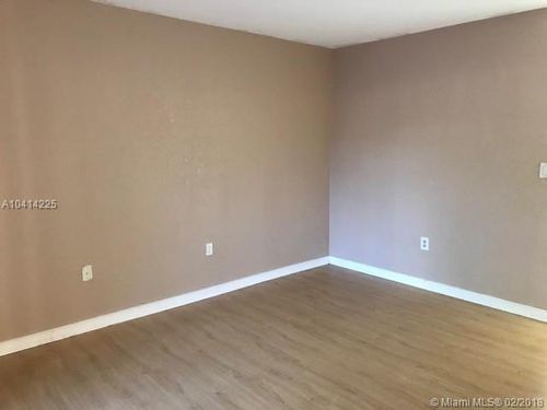 Building Photo - 875 NE 213th Ter