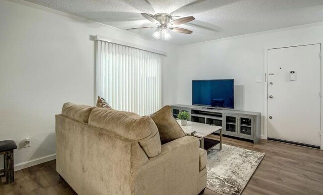 Foto del edificio - 12802 Midway Rd