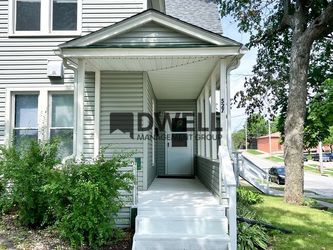 Building Photo - 527 Boone St