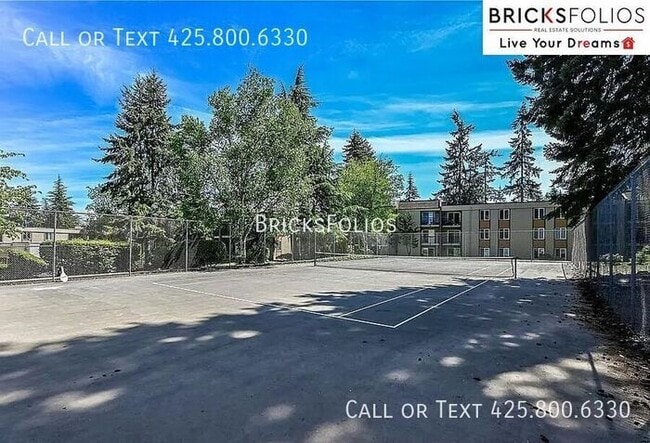 Building Photo - Prime Bellevue Condo, conveniently located...