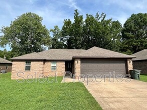 Building Photo - 206 S Bernis St