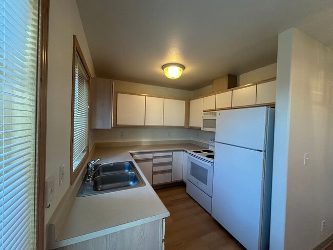 Building Photo - 4234 Wintergreen Cir
