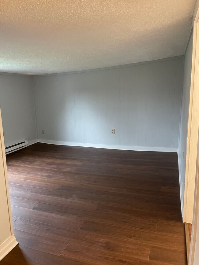 Building Photo - 122-124 E High Street