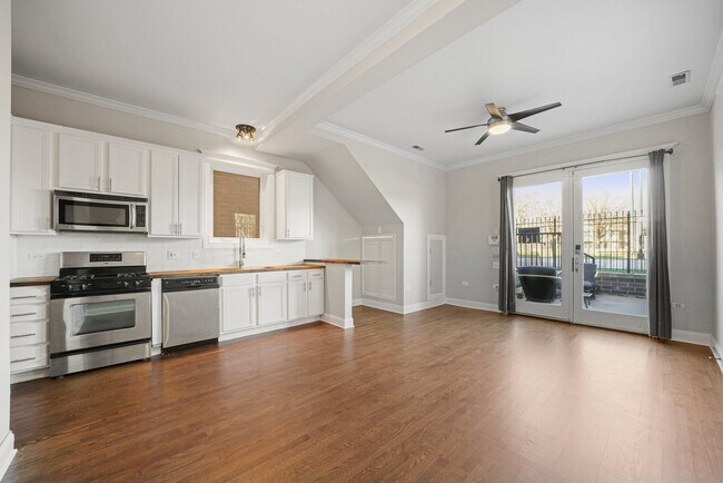Foto del edificio - 2135 W Adams St