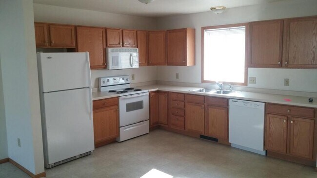 Foto del edificio - 512 27th Ave NW
