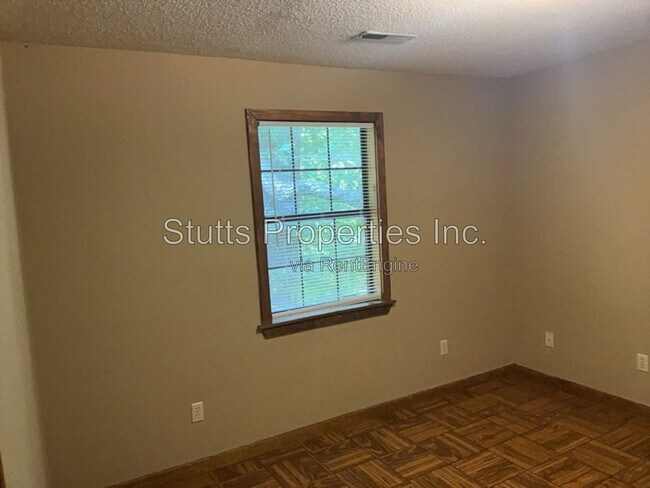 Building Photo - 4305 Old Memphis Pike