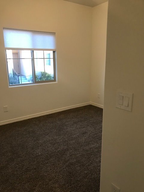 Building Photo - 3 bedroom 2 bath Home in Villas on Elm Contact Property Pros Property Managment 928-634-7710