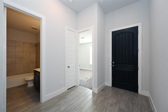 Foto del edificio - 2613 Chevy Chase Dr