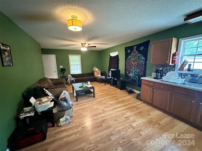 Foto del edificio - 311 Epworth St NW