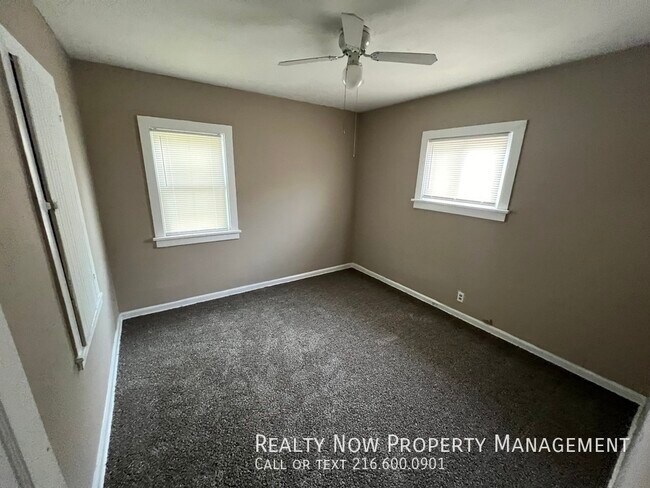 Foto del edificio - 5738 Longwood Ave