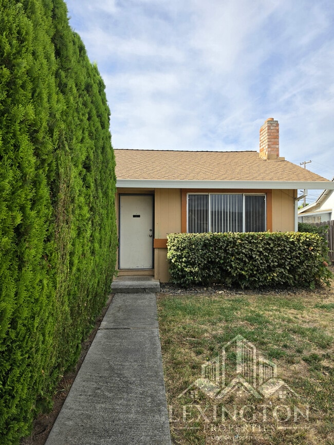 Foto del edificio - Charming 3BD, 1BA, Home with Modern Upgrades in Antelope, CA