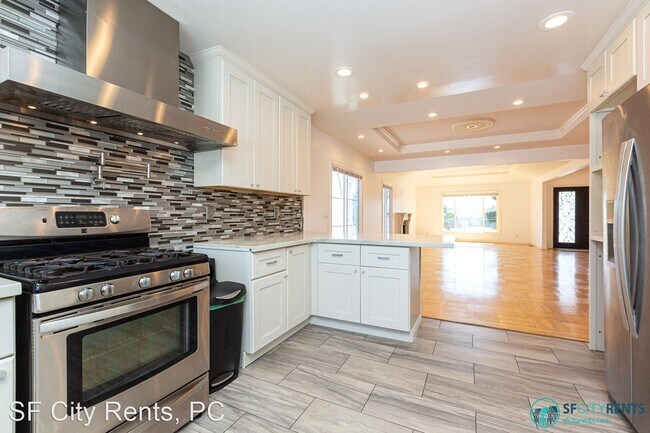 Foto del edificio - 5 br, 4 bath House - 1410 Sloat Blvd.