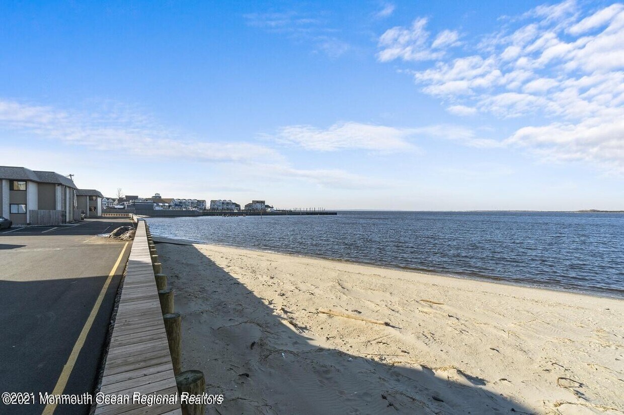 Primary Photo - 329 Shore Dr