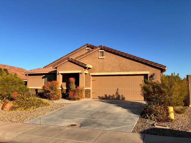 Building Photo - 458 W Whitetail Dr