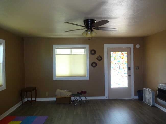 living room (empty) - 1124 Almaden St