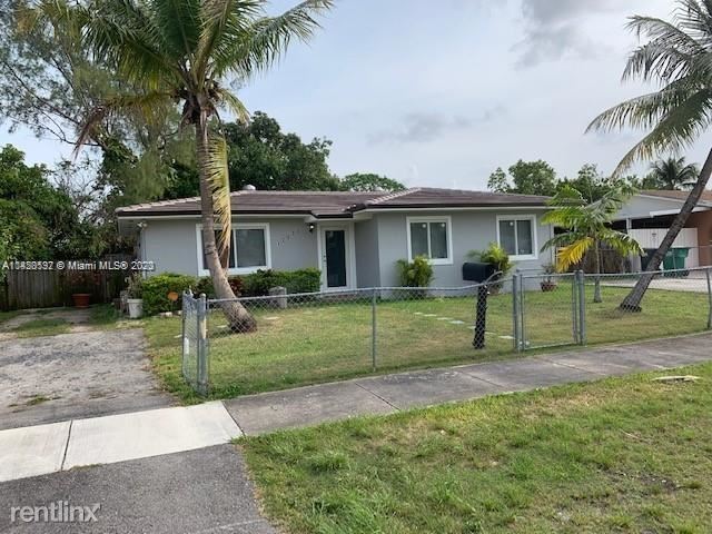 Foto principal - 3 br, 1 bath House - 12030 SW 181st St