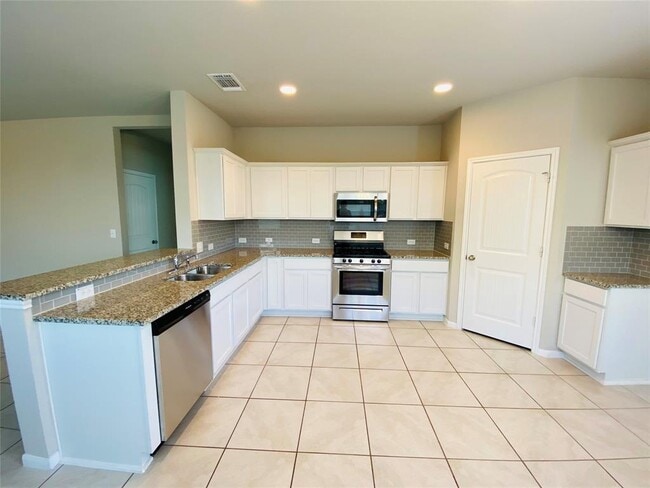 Building Photo - 2013 Langdale Ln