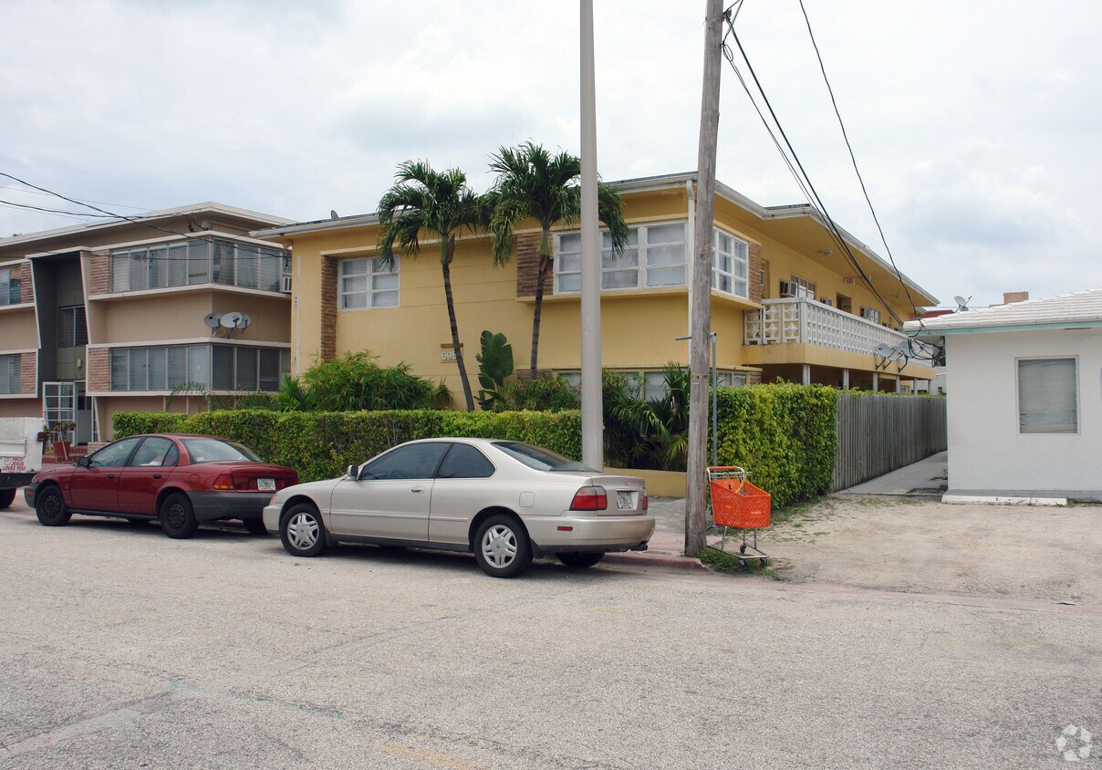 Primary Photo - 6961 Carlyle Ave