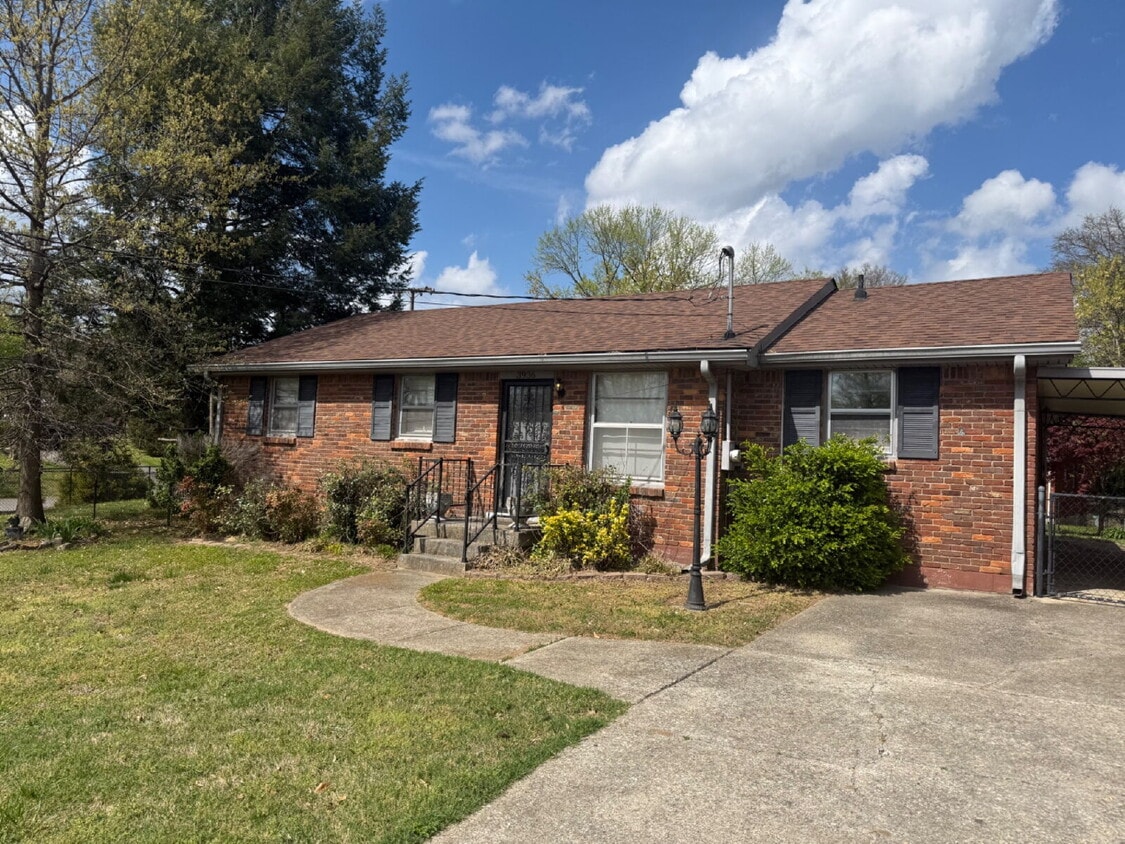 "Charming 2-Bed Home with Spacious 1700 Sq Ft Layout, FENCED yard!" - "Charming 2-Bed Home with Spacious 1700 Sq Ft Layout, FENCED yard!"