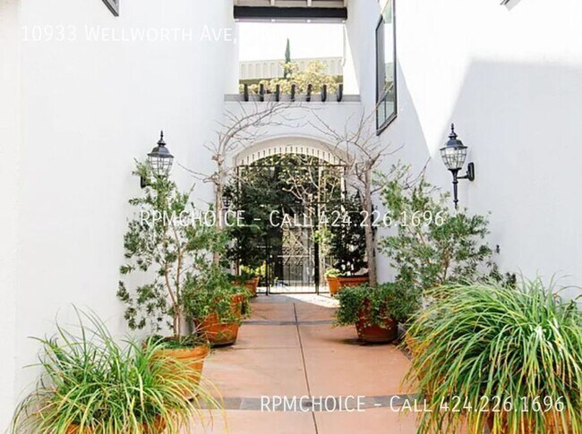 Foto del edificio - 10933 Wellworth Ave