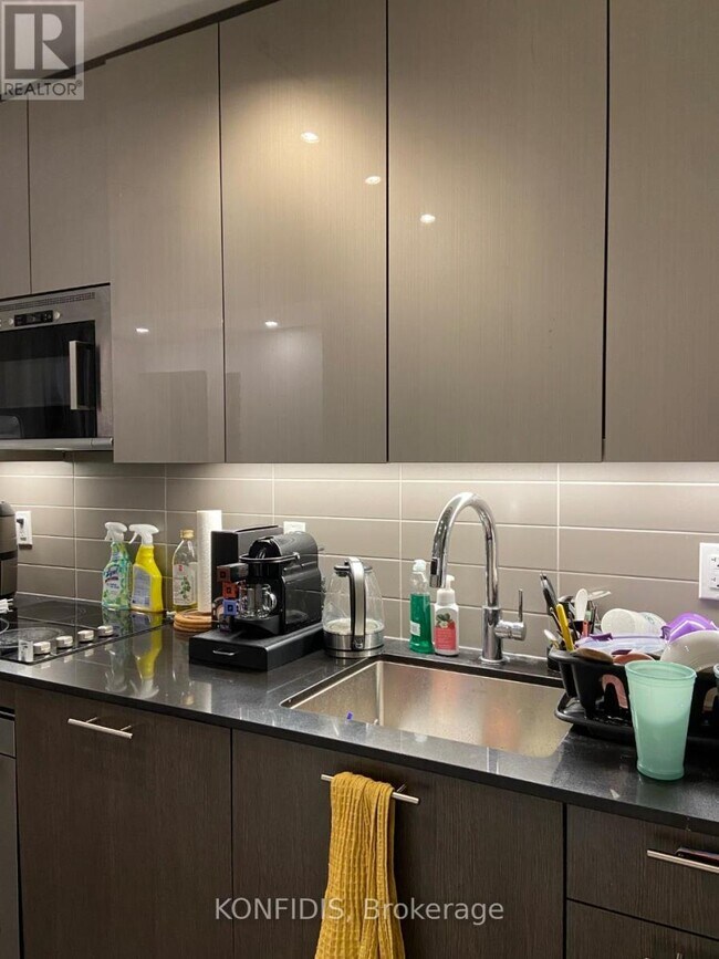 Building Photo - 403 Church St