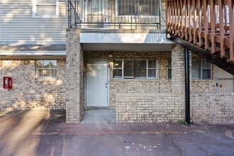 Building Photo - 2729 Main St