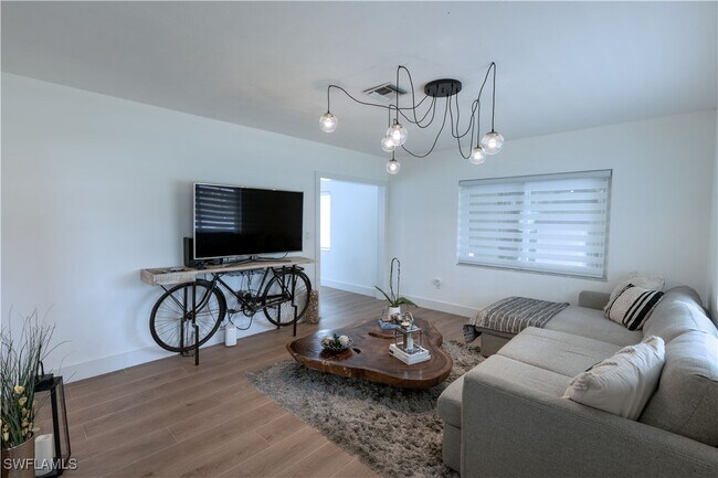 Building Photo - 1533 Coconut Dr