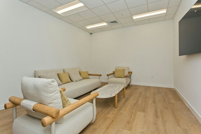 Building Photo - 1515 Liona St