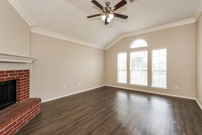 Foto del edificio - 1004 Chancellorsville Pkwy