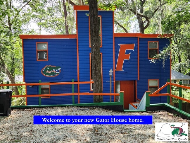 A classic Gator House - 420 NW 27th Ter