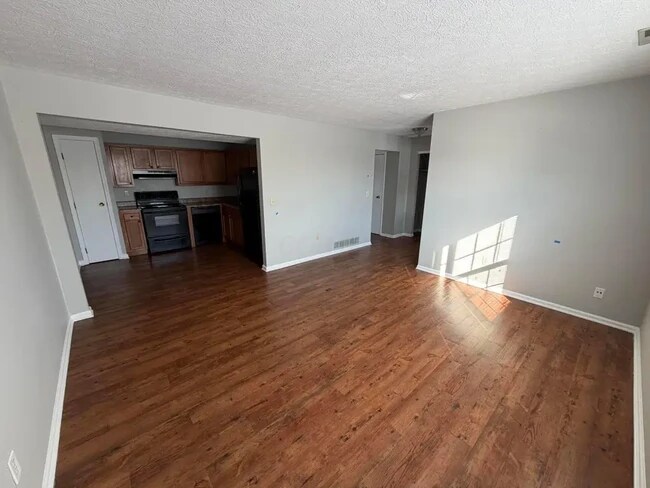 Foto del edificio - 7887 Thornfield Ln