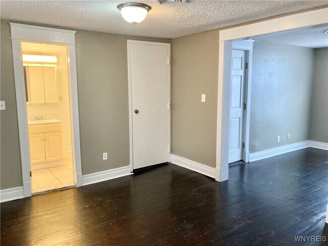 Foto del edificio - 294 S Elmwood Ave