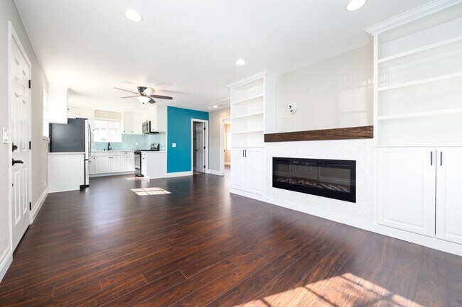 Foto del edificio - Beautifully Renovated Home with Spacious Y...