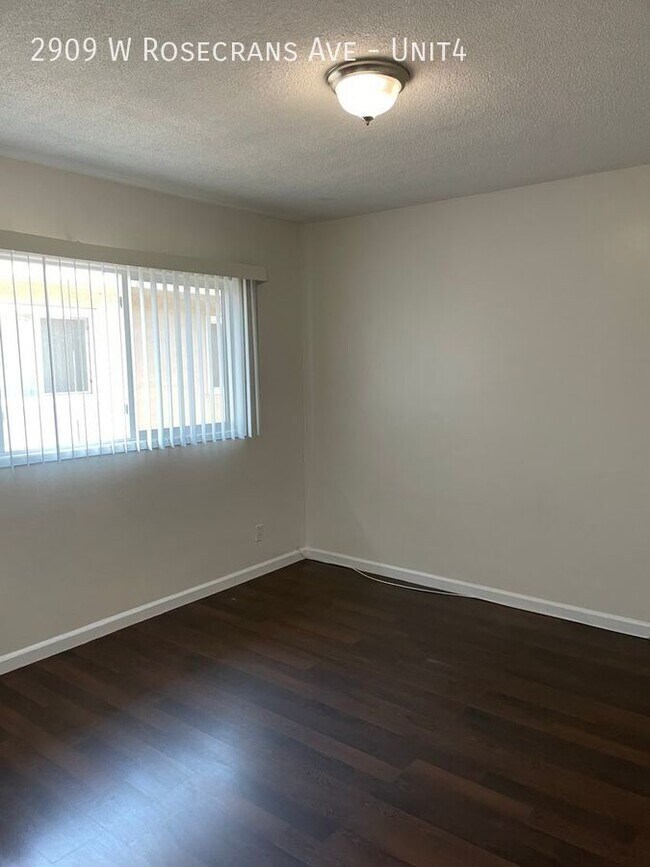 Foto del edificio - 2909 W Rosecrans Ave