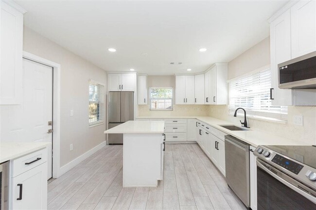 Building Photo - 4203 W Oklahoma Ave