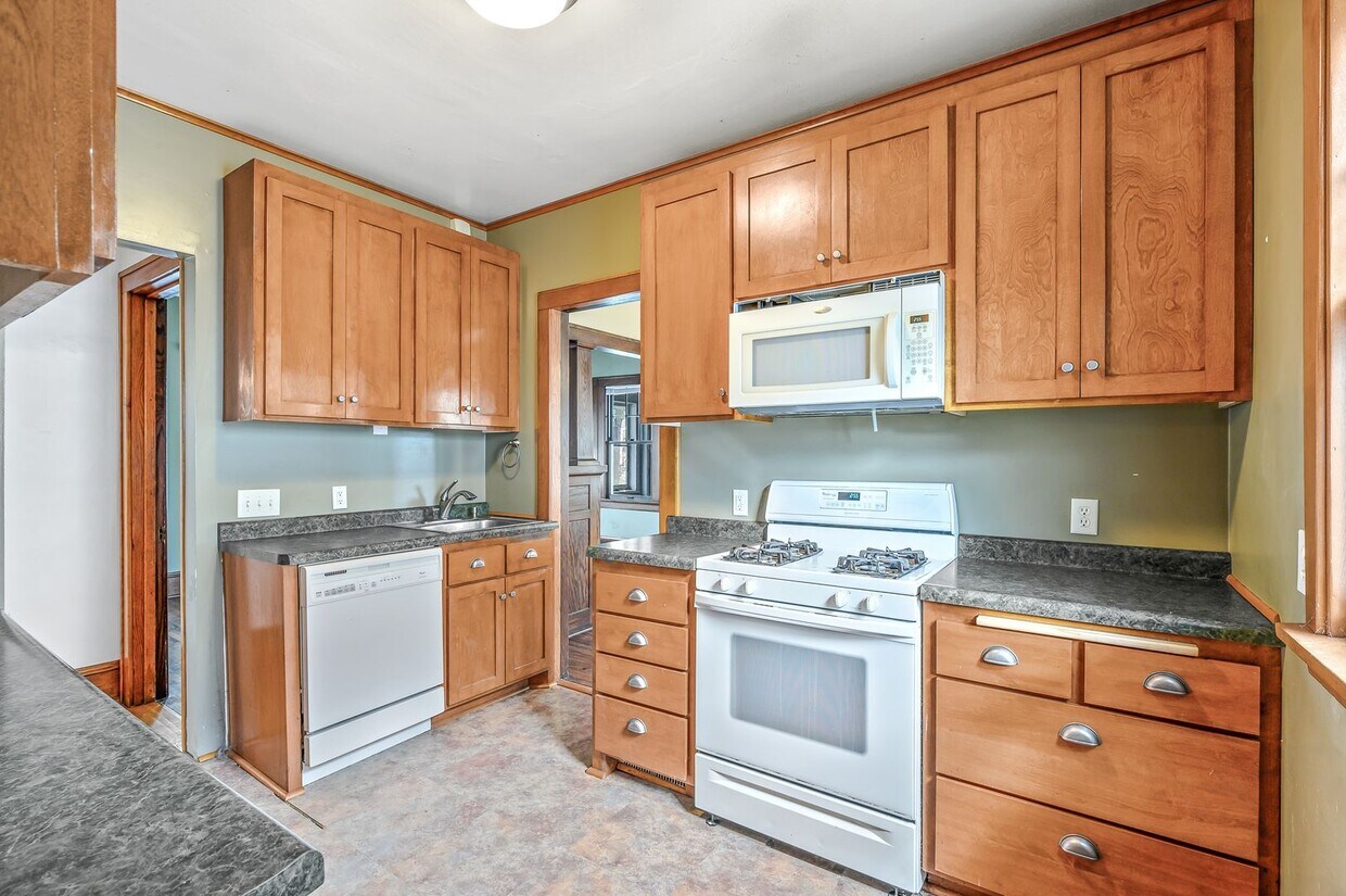 Foto principal - SPACIOUS 2BD/2BA House near U of M!! Parki...