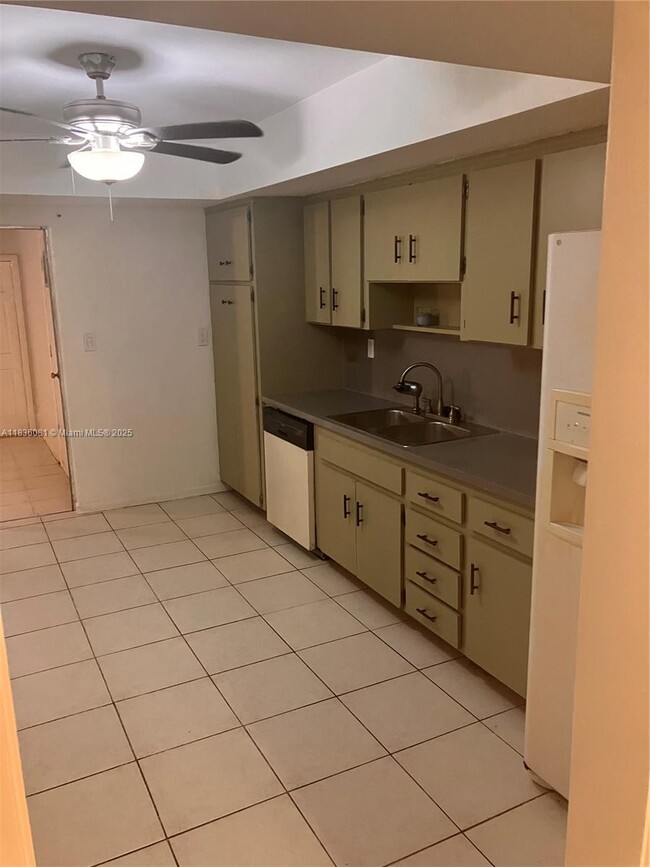 Building Photo - 10901 SW 78th Ave