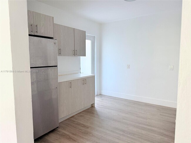 Foto del edificio - 9270 E Bay Harbor Dr