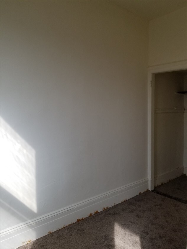 Building Photo - 612 Bramhall Ave