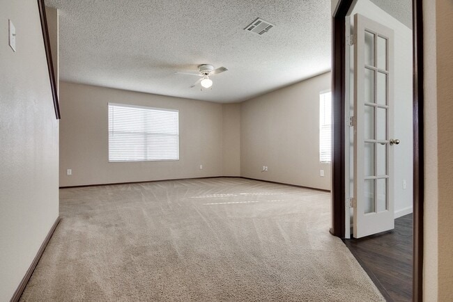 Foto del edificio - 8211 Leaning Oak Ct
