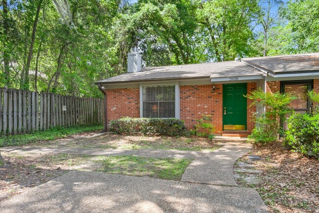 Building Photo - 2035 Gardenbrook Ln